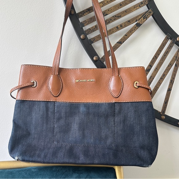 MICHAEL Michael Kors Handbags - Michael Michael Kors MARINA NORTH SOUTH LARGE DRAWSTRING TOTE